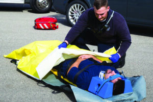 GRAHAM MEDICAL EMERGENCY BLANKETS-Emergency Blanket, Tissue/Poly, Yellow/White, 56" x 90"